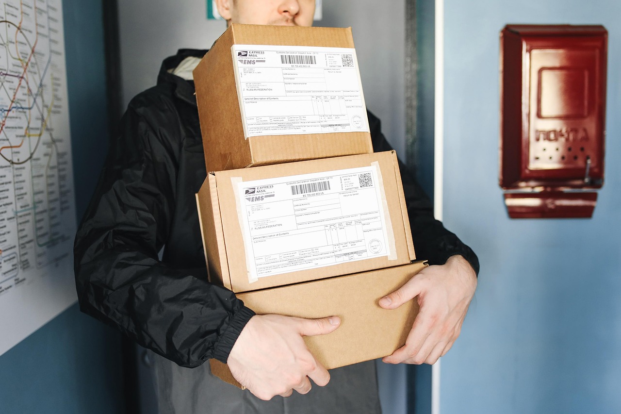 De Minimis Thresholds in 2026: Where Low-Value Parcels Still Enter Duty-Free